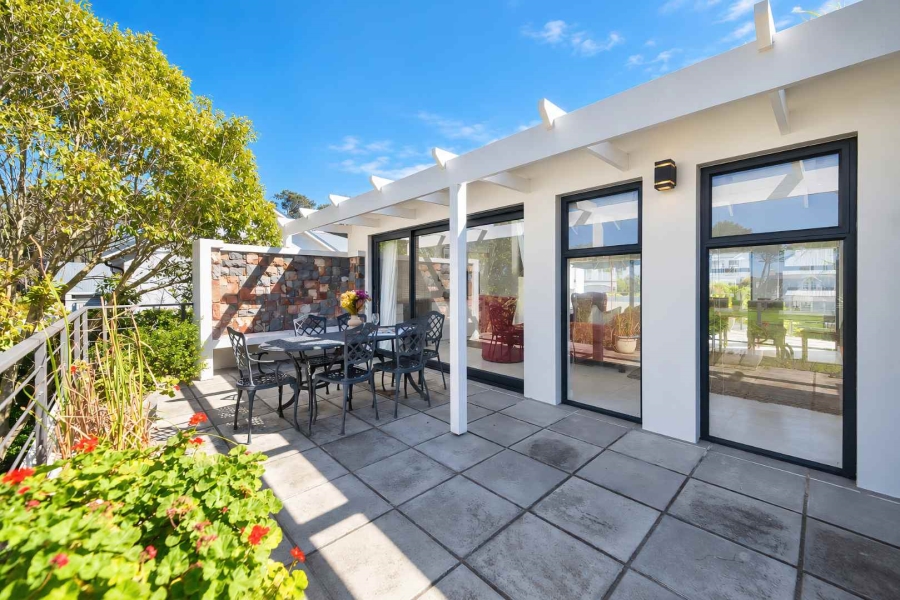 4 Bedroom Property for Sale in Fernkloof Estate Western Cape